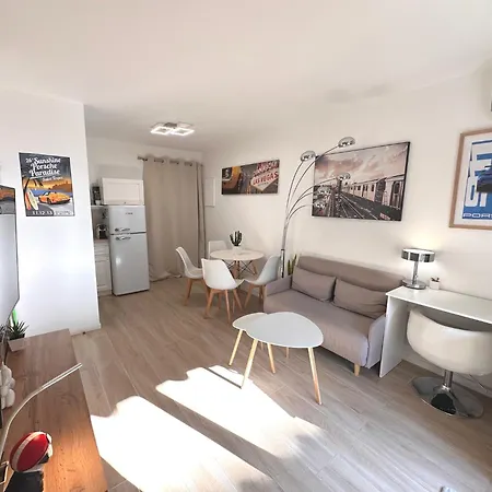 Nouveauté-charmant Lecactus Avec Terrasse Au Cœur De Ste-maxime *