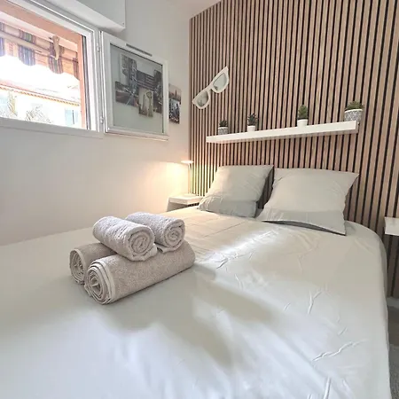Апартаменты Nouveaute-charmant Lecactus Avec Terrasse Au Coeur De Ste-maxime
