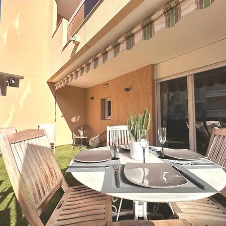 Апартаменты Nouveaute-charmant Lecactus Avec Terrasse Au Coeur De Ste-maxime