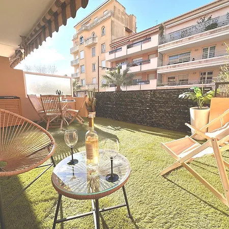 Апартаменты Nouveaute-charmant Lecactus Avec Terrasse Au Coeur De Ste-maxime
