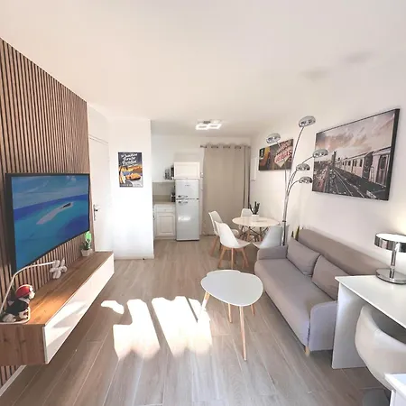 Апартаменты Nouveaute-charmant Lecactus Avec Terrasse Au Coeur De Ste-maxime