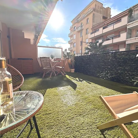 Nouveaute-charmant Lecactus Avec Terrasse Au Coeur De Ste-maxime Апартаменты
